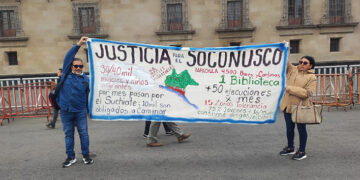 Protestan en Palacio Nacional