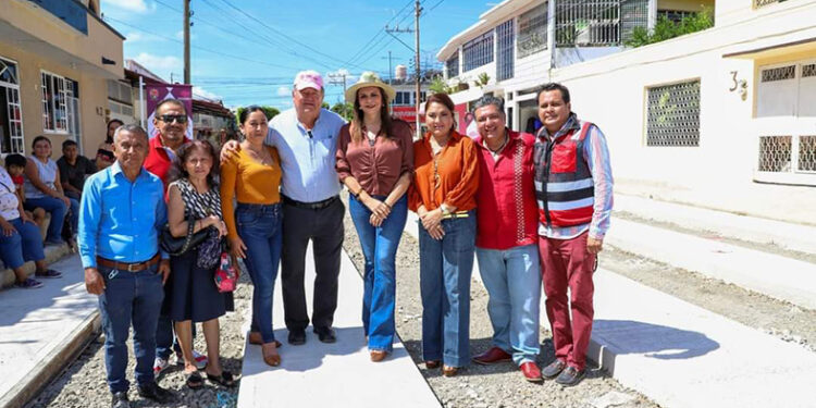 Avanza pavimentación en la 5 de Febrero