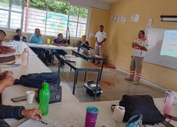 Capacitan a profesores en Buenavista