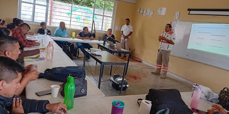 Capacitan a profesores en Buenavista