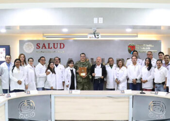 Entregó reconocimiento al Dr. Pepe Cruz