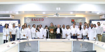 Entregó reconocimiento al Dr. Pepe Cruz