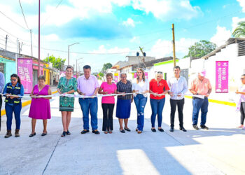 Inaugura pavimentación integral de calles