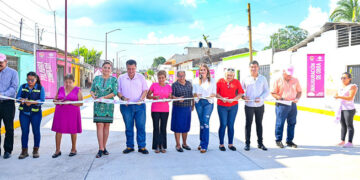 Inaugura pavimentación integral de calles
