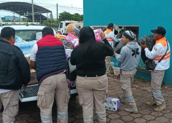 Entregan ayuda humanitaria