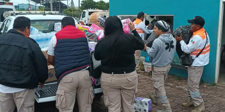 Entregan ayuda humanitaria