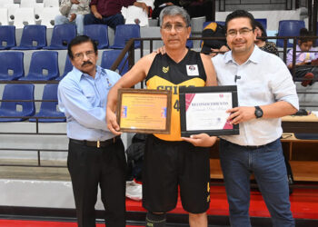 Premia a ganadores de torneo de basquetbol