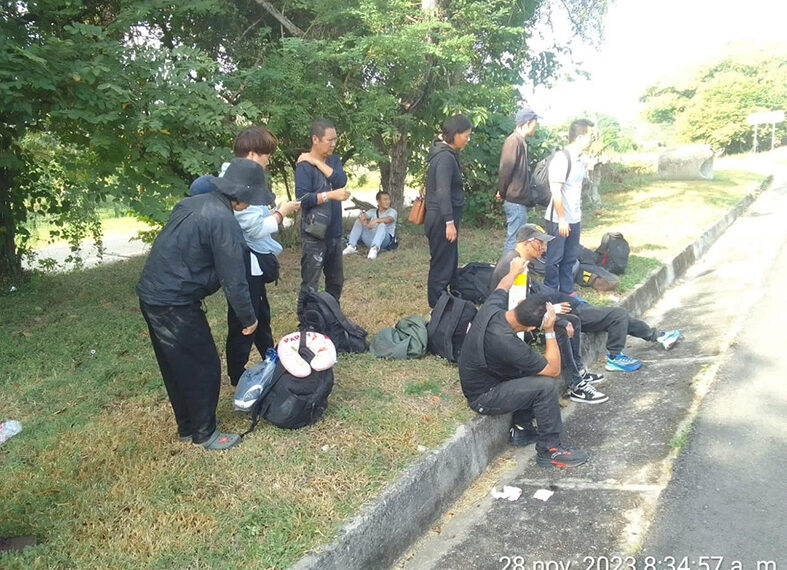 Se “quedalon milando”