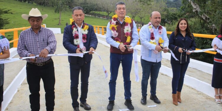 En Chilón, inaugura Rutilio Escandón puente vehicular para mayor bienestar y seguridad de las comunidades
