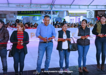Alcalde de Ocosingo inaugura pista de hielo