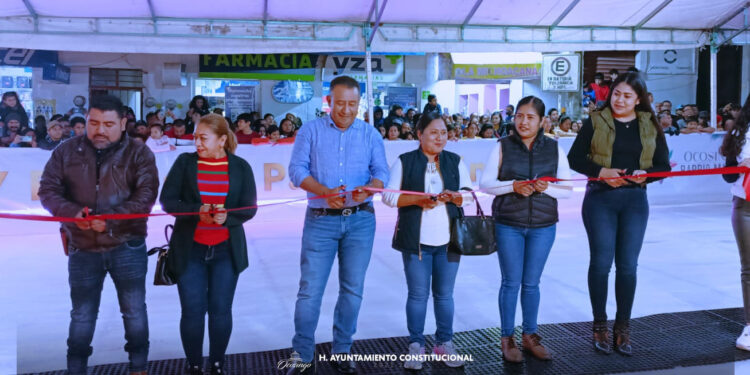 Alcalde de Ocosingo inaugura pista de hielo