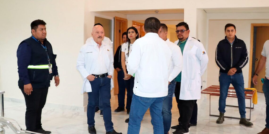 Dr. Pepe Cruz constata avances de la Clínica de Parto Humanizado