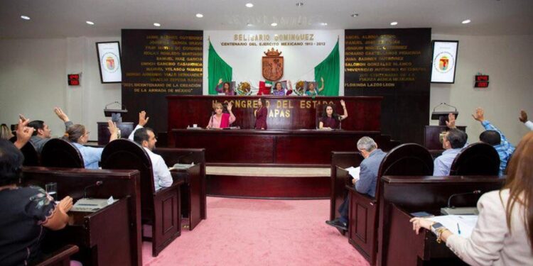 Elecciones 2024: Desbandada de funcionarios, buscan cargo en proceso electoral del próximo año