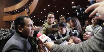 Eduardo Ramírez se suma a la propuesta de AMLO para impugnar nueva norma que criminaliza a migrantes