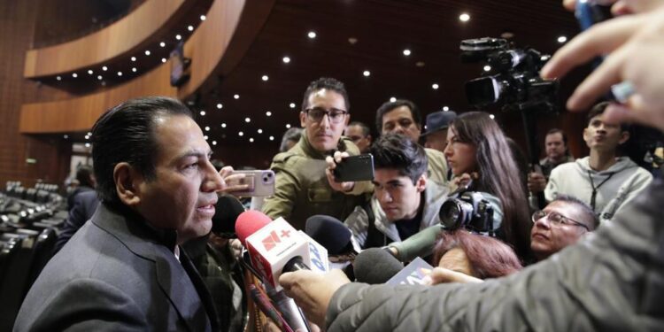 Eduardo Ramírez se suma a la propuesta de AMLO para impugnar nueva norma que criminaliza a migrantes