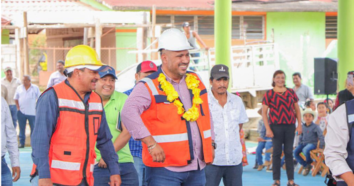 Tony Orozco entrega domo en Ocotal Maravilla