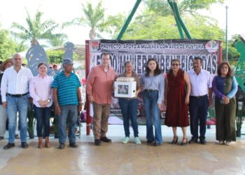 Realiza Mariano Rosales octava entrega de aves de traspatio en La Garza