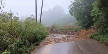 Se registra derrumbe en el tramo carretero