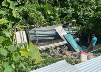Cuantiosos daños materiales dejan accidente carretero en Cacahoatán