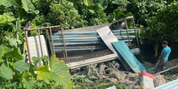 Cuantiosos daños materiales dejan accidente carretero en Cacahoatán