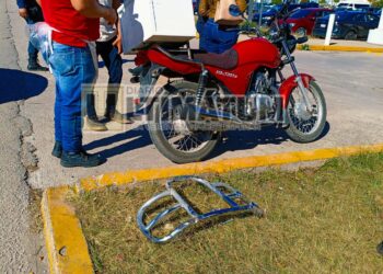 Motociclista acaba fracturado tras impactarse contra un vehículo en SCLC