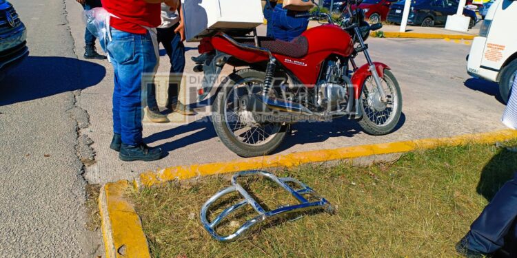 Motociclista acaba fracturado tras impactarse contra un vehículo en SCLC