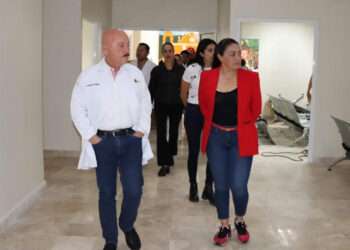 Supervisa construcción de clínica en Yajalón