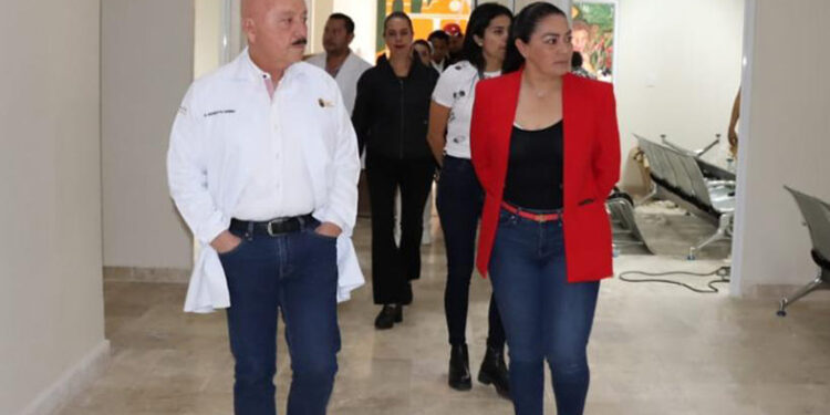 Supervisa construcción de clínica en Yajalón