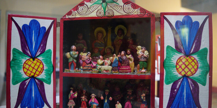 Se presenta exposición de nacimientos antiguos