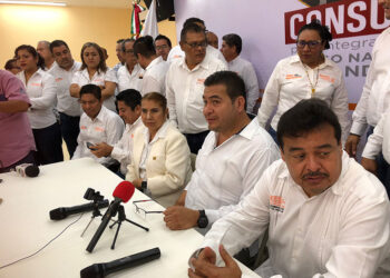 Con encuesta arman pliego petitorio en el SNTE