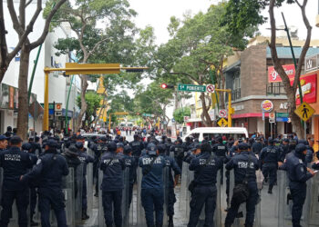 Cumplen tercer día protestas