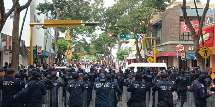 Cumplen tercer día protestas