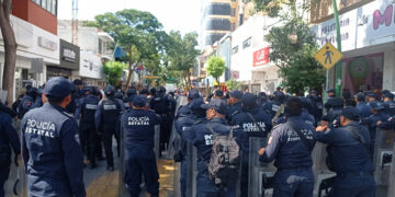 Normalistas continúan vandalizando en Tuxtla