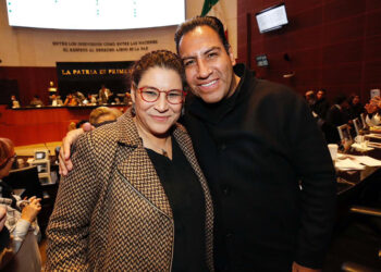 Felicitó a Lenia Batres