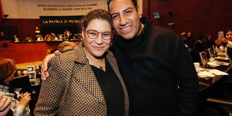 Felicitó a Lenia Batres