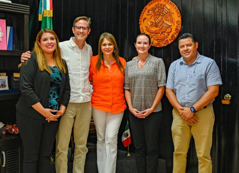 Se reúne con funcionarios americanos