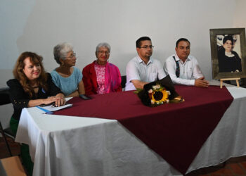 Homenajean a Fidelia Brindis Camacho