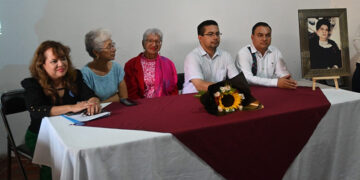 Homenajean a Fidelia Brindis Camacho