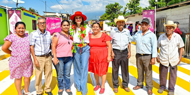 Inaugura pavimentación en Felipe Carrillo Puerto