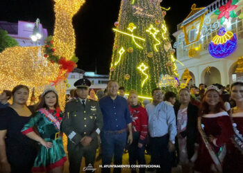 Espectacular encendido del árbol de Navidad