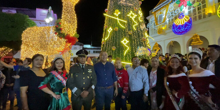 Espectacular encendido del árbol de Navidad