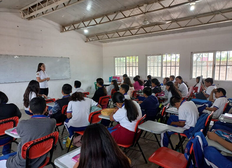 Llevan pláticas a jóvenes