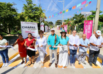Inauguran calles el gobernador y la alcaldesa