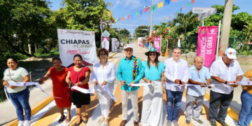 Inauguran calles el gobernador y la alcaldesa