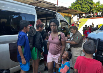 Suspende servicio aéreo para traslados de personal y migrantes