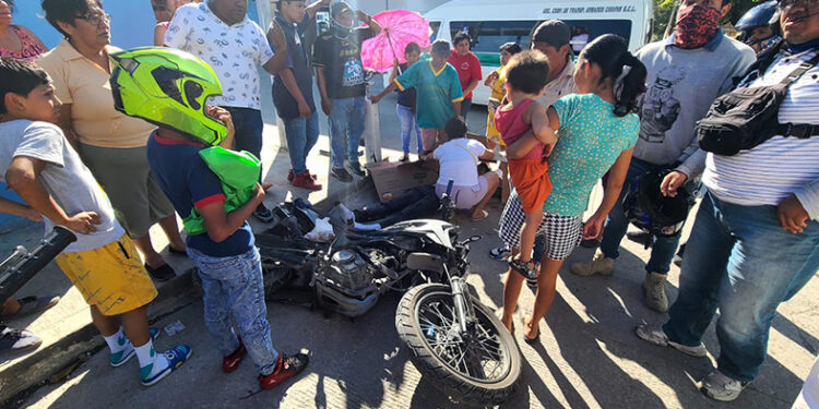 Lo arrinconó en la esquina