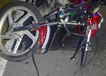 Se estrelló contra auto