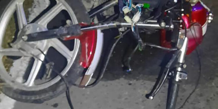 Se estrelló contra auto