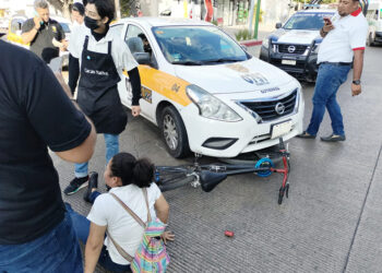 Se estrelló contra un taxi