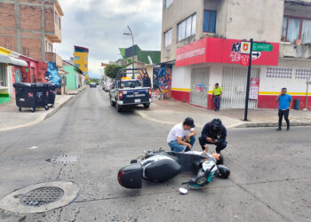 Motociclista y colectivo colisionaron
